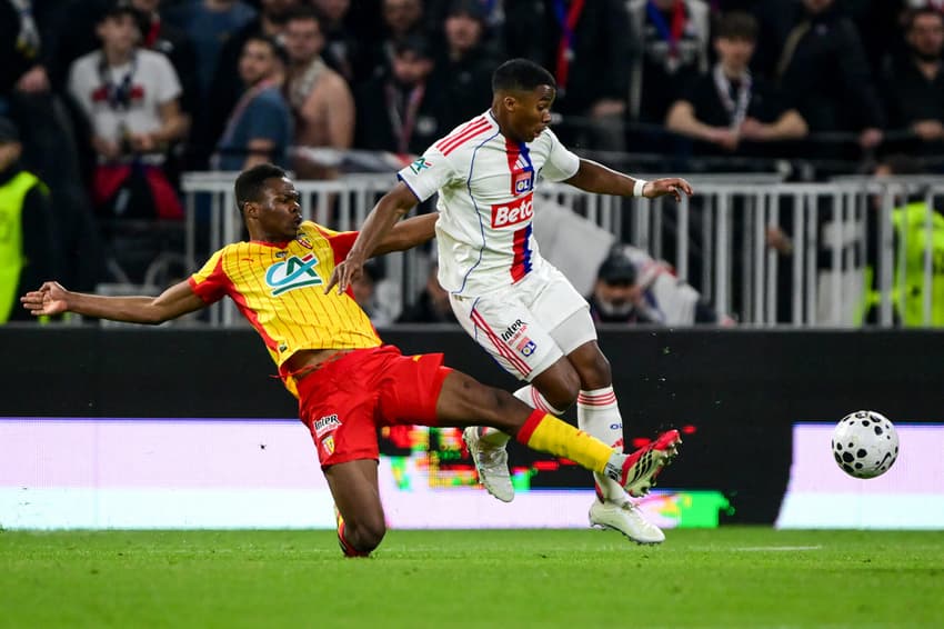 Endrick em ação no duelo entre Lyon x Lens (Foto: Olivier Chassignole/AFP)