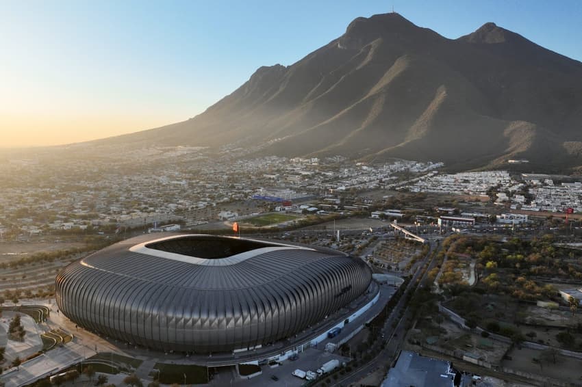 Estádio BBVA, popularmente conhecido como "Gigante de Acero", previsto para sediar jogo do Iraque na repescagem para a Copa do Mundo (Foto: Julio Cesar Aguilar / AFP)