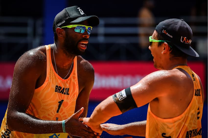 Evandro e Arthur no Elite 16 de João Pessoa 2026 (Foto: Beach Volleyball World)