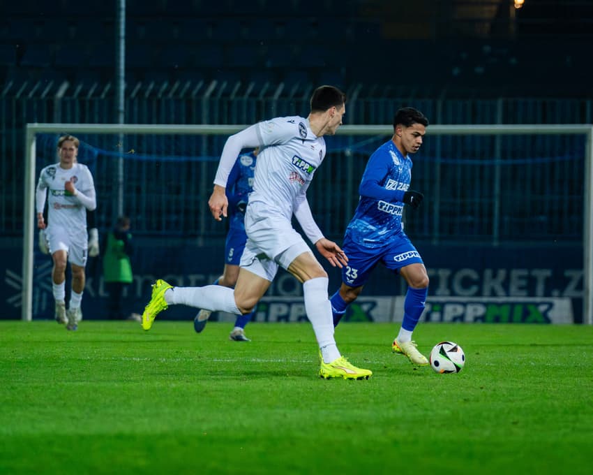 Ex-Vasco, Maxsuell Alegria em ação pelo ZTE, da Hungria