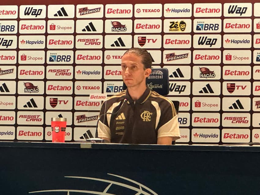 Filipe Luís em coletiva após a vitória do Flamengo sobre o Madureira (Foto: Lucas Bayer/Lance!)