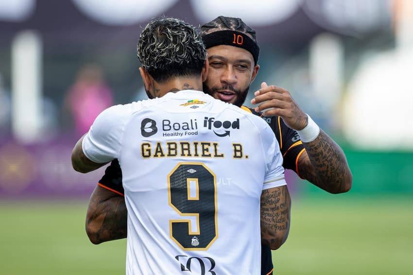 Gabigol e Memphis marcaram os gols do clássico (Foto: Léo Barrilari/GazetaPress)