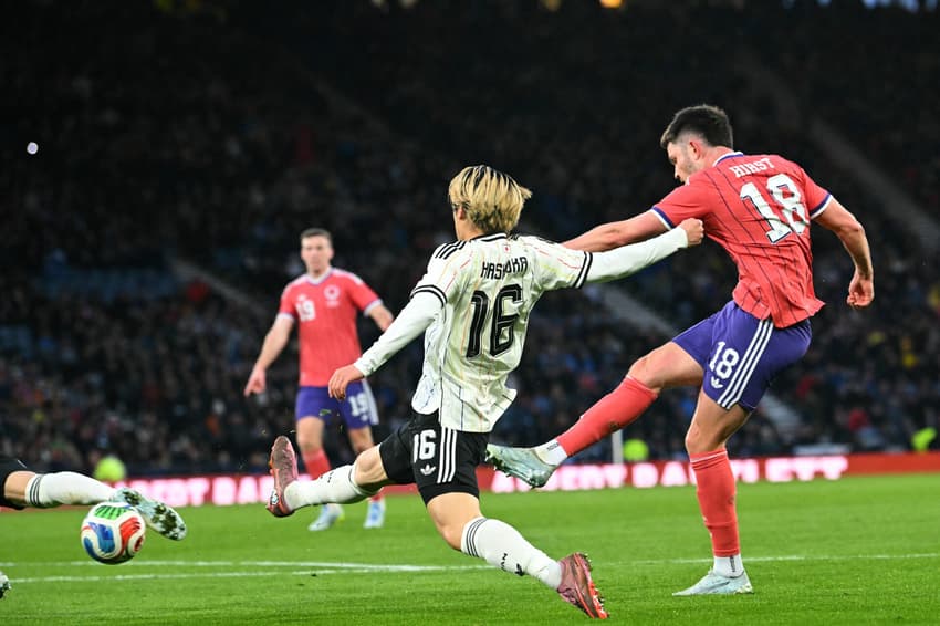 Adversário do Brasil na Copa do Mundo, a Escócia perdeu para o Japão por 1 a 0 (Foto: ANDY BUCHANAN / AFP)