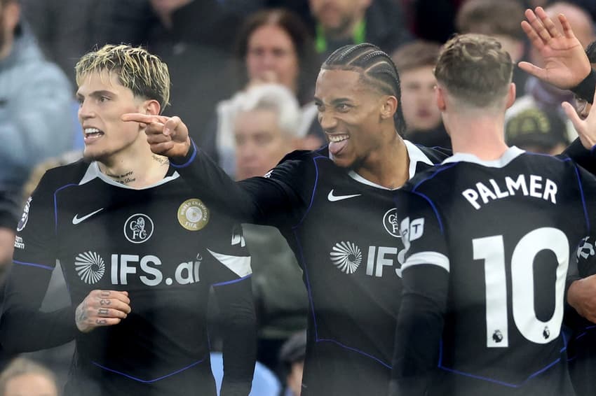 João Pedro comemorando o gol no duelo entre Aston Villa x Chelsea (Foto: Darren Staples/AFP)
