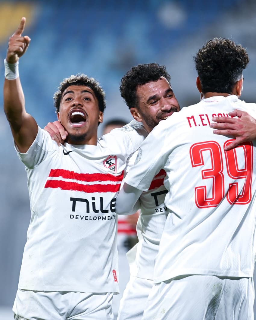 Juan Bezerra celebra gol do Zamalek com companheiros