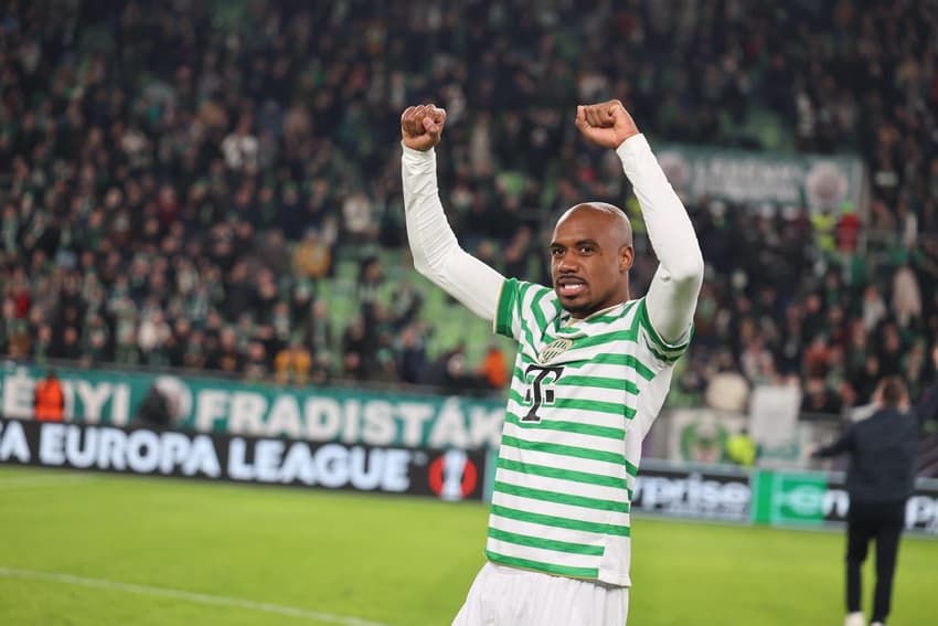 Júlio Romão em ação pelo Ferencváros (Foto: Divulgação)