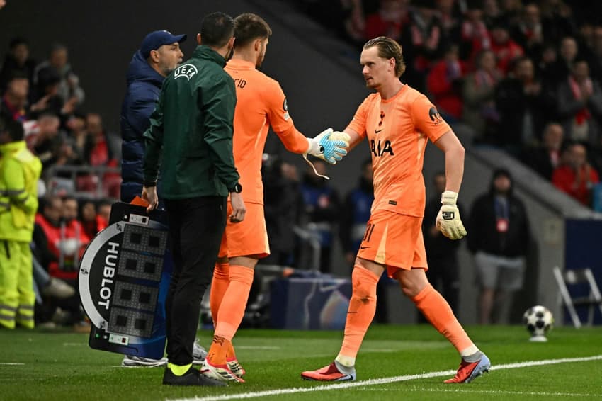 Kinský é substituído para entrada de Vicario no Tottenham na Champions League