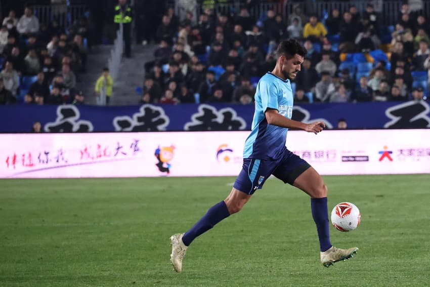 Lucas Kal em ação pelo Nantong Zhiyun (Foto: Divulgação)