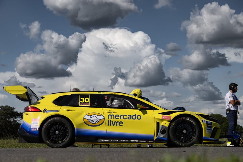 Depois de Sebring, Castroneves desembarcará nos próximos dias em Cascavel para mais uma prova da Stock Car pela equipe Mercado Livre Racing (Foto: José Mário Dias/Mercado Livre Racing)