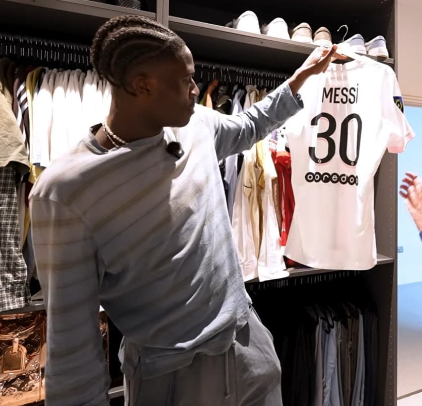 Onana com a camisa de Messi (Foto: Reprodução)