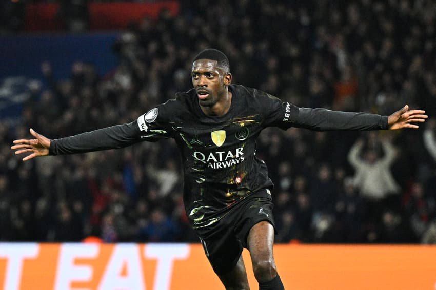 Ousmane Dembélé comemora gol em jogo entre PSG e Chelsea pela Champions League (Foto: JULIEN DE ROSA / AFP)