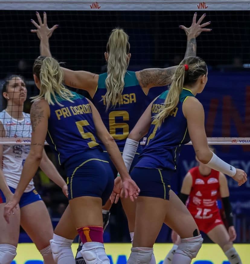 Pri Daroit, Thaisa e Rosamaria em partida da seleção brasileira de vôlei, em 2023 (Foto: Patricy Albuquerque)