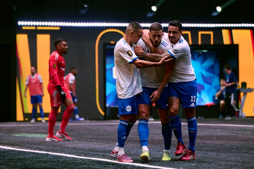 Com 6 gols de K9, o G3X atropelou o Capim FC de Luva de Pedreiro e JonVlogs no jogo mais movimentado da rodada (Foto: Divulgação / Kings League)