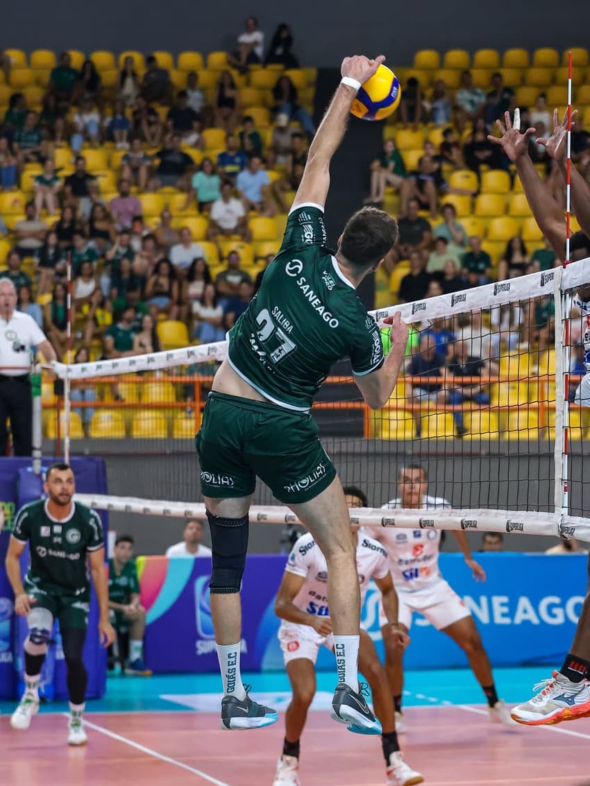 Saliba é oposto do Goiás, time que busca avançar à decisão da Copa Brasil de vôlei (Foto: Karen Yohanna)