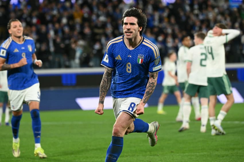 Tonali comemora gol marcado pela Itália sobre a Irlanda do Norte