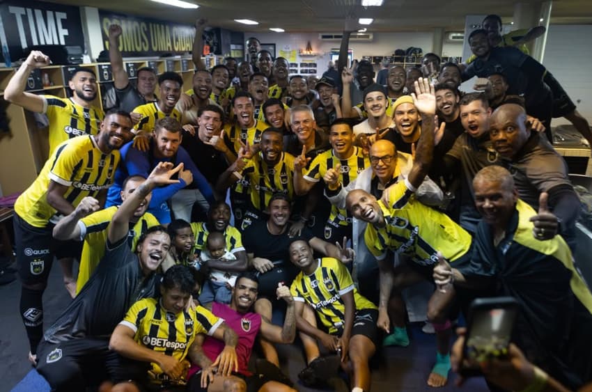 Elenco do Volta Redonda comemora classificação na Copa do Brasil (Foto: Reprodução/Volta Redonda)