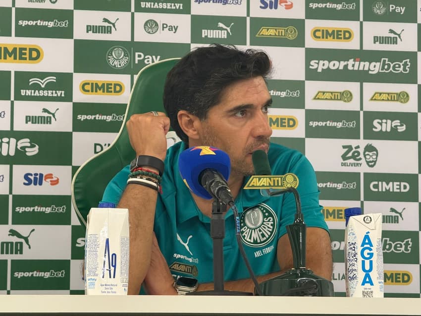 Abel Ferreira elogiou Vitor Roque após classificação do Palmeiras 