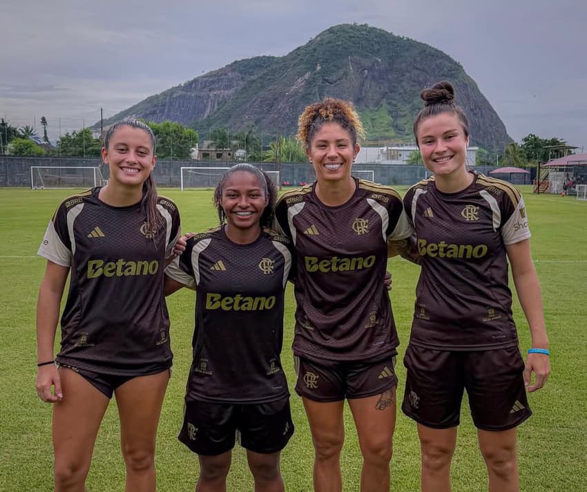 Nicoli, Leane, Cristiane e Maria Fernanda durante treino do Flamengo. (Foto: Flamengo/Divulgação)