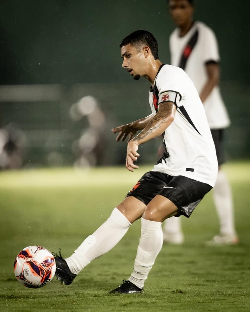 Gustavo Guimarães em campo pelo Vasco