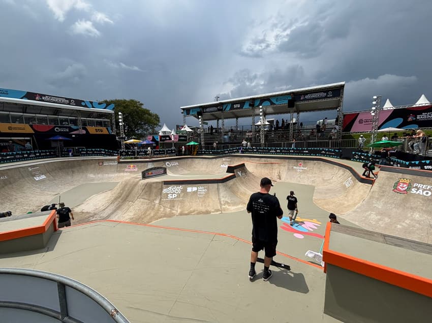 Pista do skate Park praticamente seca após forte chuva no Mundial de Skate 2026 (Foto: Beatriz Pinheiro/Lance!)