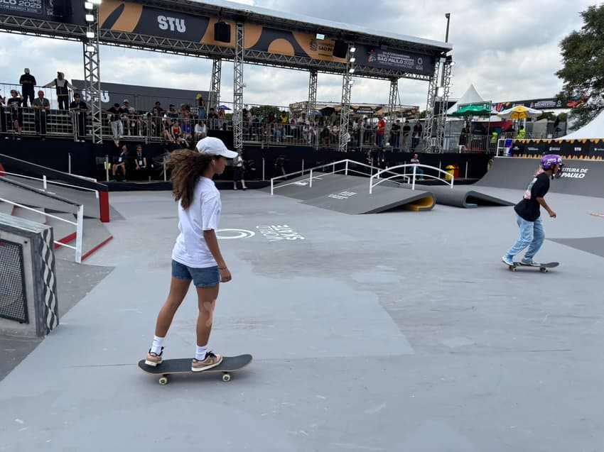 Rayssa Leal em aquecimento para o street do Mundial de Skate (Foto: Beatriz Pinheiro/Lance!)