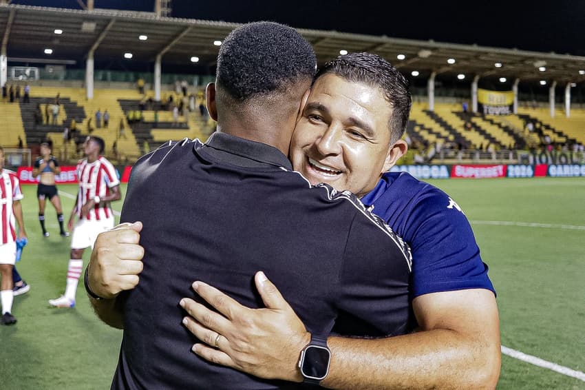 Flávio Tinoco é o técnico do Bangu (Foto: João Gama/Bangu)