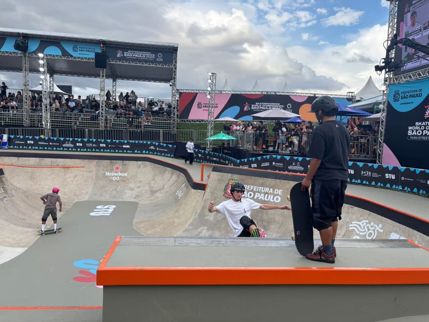 Atletas no aquecimento no park no Mundial de Skate em São Paulo (Foto: Beatriz Pinheiro/Lance!)