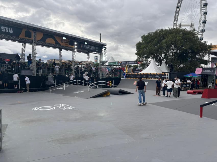 As semifinais do street do Mundial de Skate em São Paulo são paralisadas por causa do vento (Foto: Beatriz Pinheiro/Lance!)