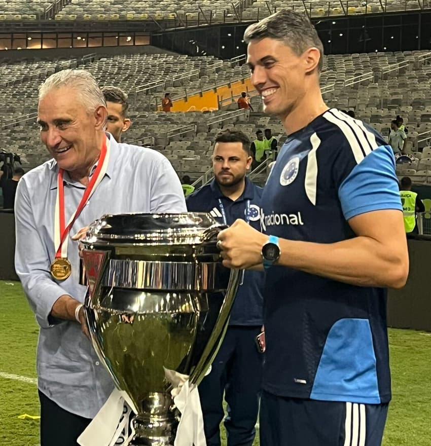 Tite e Matheus Bachi (Foto: Eduardo Statuti/Lance!)