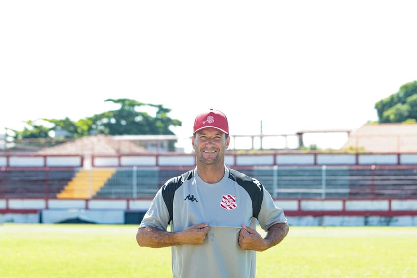 Thiago Neves é o novo técnico do sub-20 do Bangu (Foto: Divulgação/Bangu)