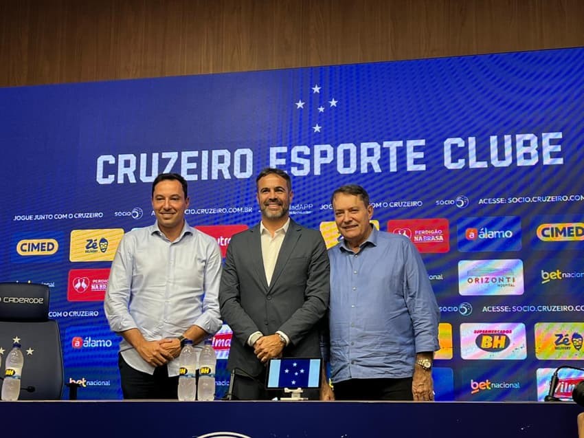 Artur Jorge e Pedrinho (Foto: Eduardo Statuti/Lance!)