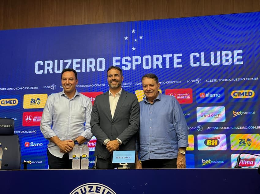 Artur Jorge e Pedrinho (Foto: Eduardo Statuti/Lance!)