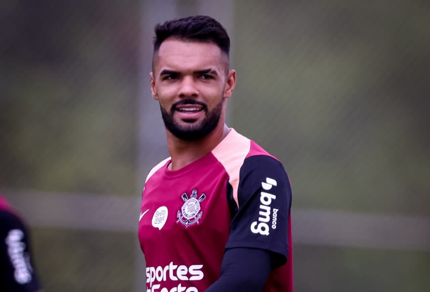 Raniele voltou a trabalhar no gramado (Foto: José Manoel Idalgo/Agência Corinthians)