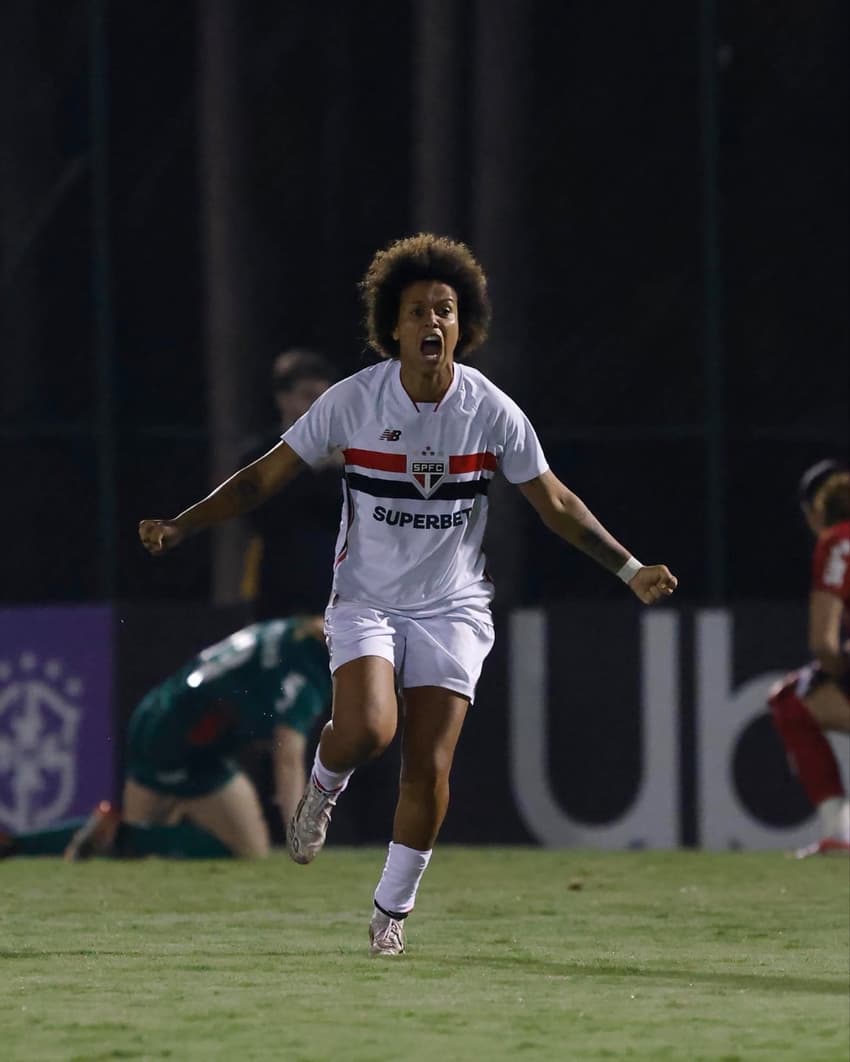 Aline Milene comemora gol pelo Tricolor. (Foto: Rubens Chiri/Saopaulofc.net)