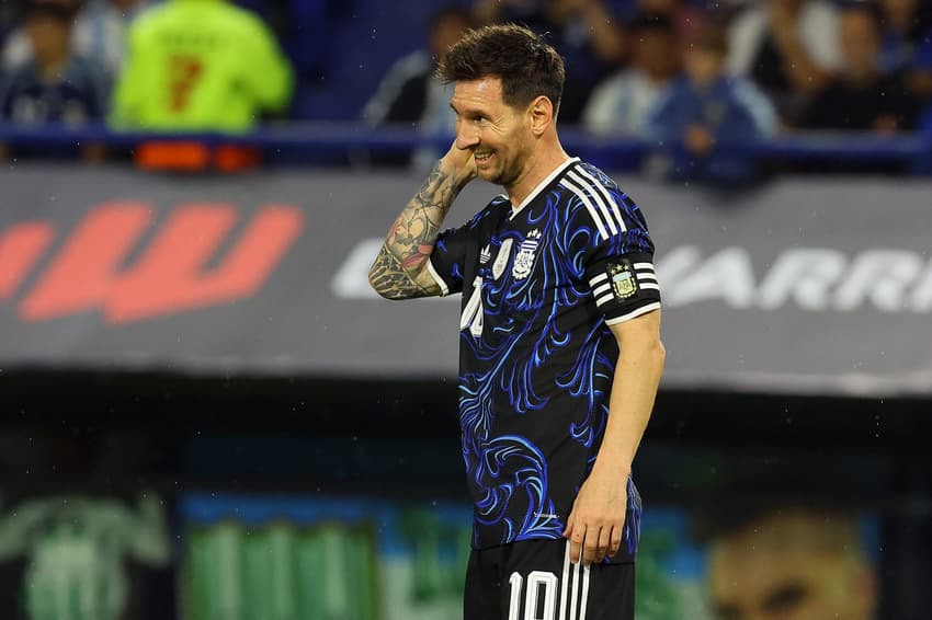 Brasil: Lionel Messi, camisa 10 da Argentina, gesticula durante amistoso contra a Mauritânia no La Bombonera, em 27 de março de 2026. (Foto: Alejandro Pagni/AFP)