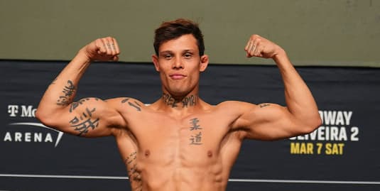 Caio Borralho em pesagem do UFC 326 (Foto: Reprodução/Instagram/UFC Brasil)