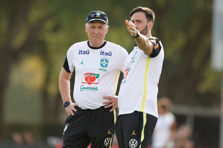 Carlo e Davide Ancelotti durante treino da Seleção em Orlando na véspera de Brasil x França