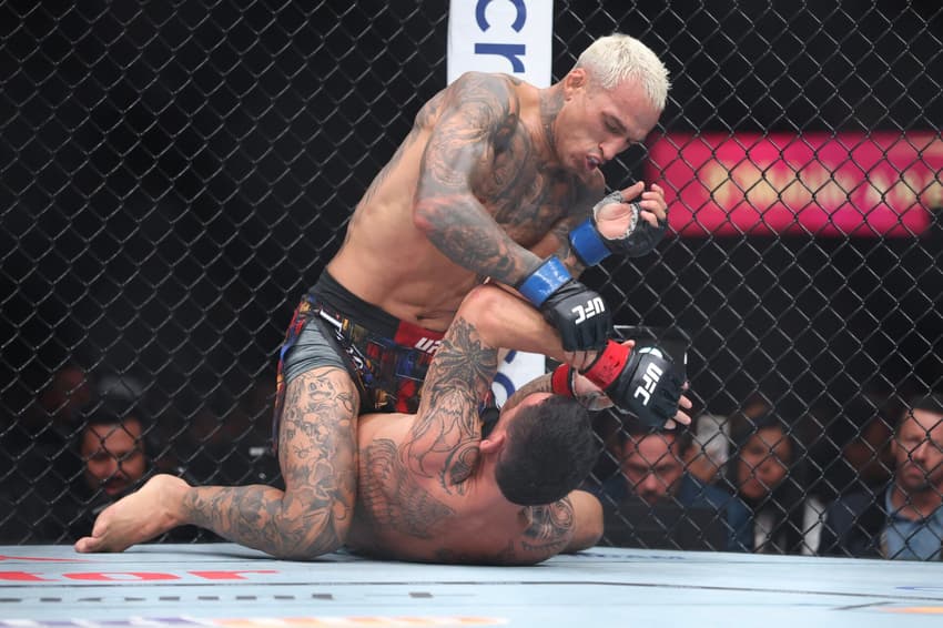 Charles do Bronx derrota Max Holloway no UFC 326 (Foto: Sean M. Haffey / GETTY IMAGES NORTH AMERICA / Getty Images via AFP)