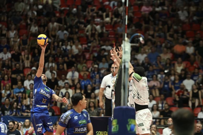 Campinas e Goiás se enfrentaram na semifinal da Copa Brasil de vôlei (Foto: Divulgação/ CBV)