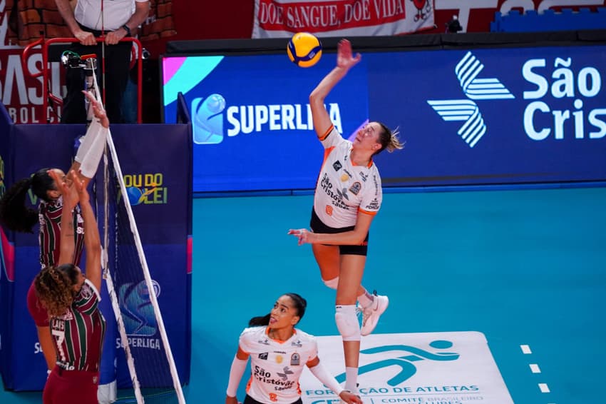 Bianca Cugno foi a maior pontuadora do Osasco na vitória sobre o Fluminense