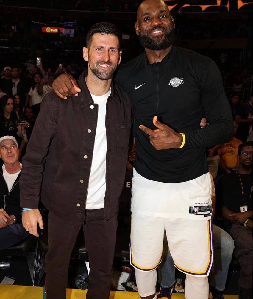 Novak Djokovic e Lebron James durante partida do Lakers na NBA (Foto: Reprodução Instagram)