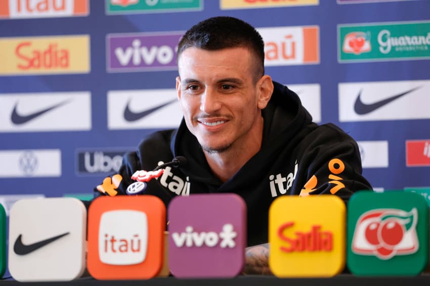 Roger Ibañez em coletiva da Seleção Brasileira (Foto: Rafael Ribeiro / CBF)