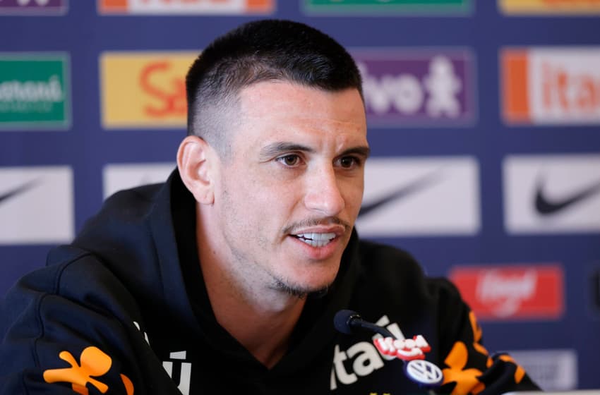Roger Ibañez em coletiva da Seleção Brasileira (Foto: Rafael Ribeiro / CBF)