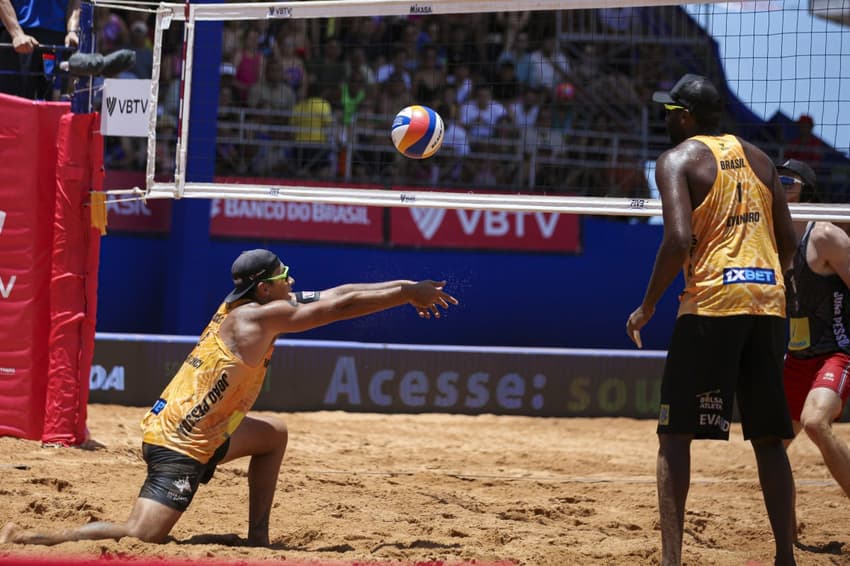 Evandro e Arthur Lanci em ação no Circuito Mundial em João Pessoa (Foto: Cristiano Santos/Beach Games Brazil/CBV)