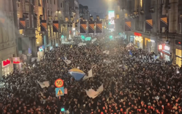 Festa na Bósnia após classificação para a Copa do Mundo (Foto: Reprodução)