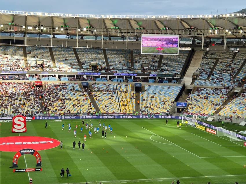 Time do Fluminense aquece antes de enfrentar o Vasco, às 18h (Foto: Sharon Prais/Lance!)