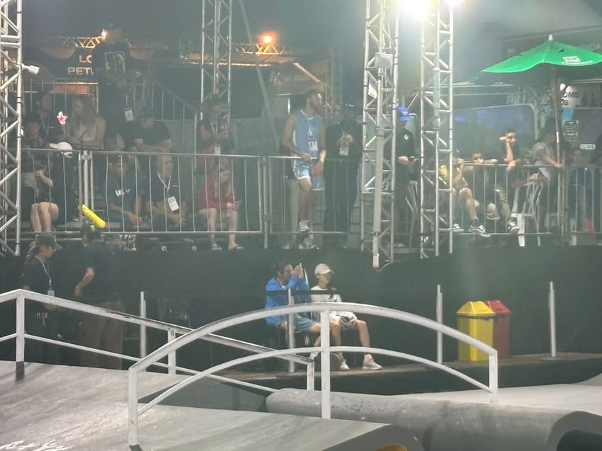 Ginwoo Onodera acompanhou a última bateria das quartas de final ao lado do pai