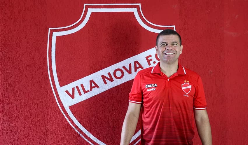 Além de Vojvoda, Umberto Louzer também foi demitido na última quarta-feira