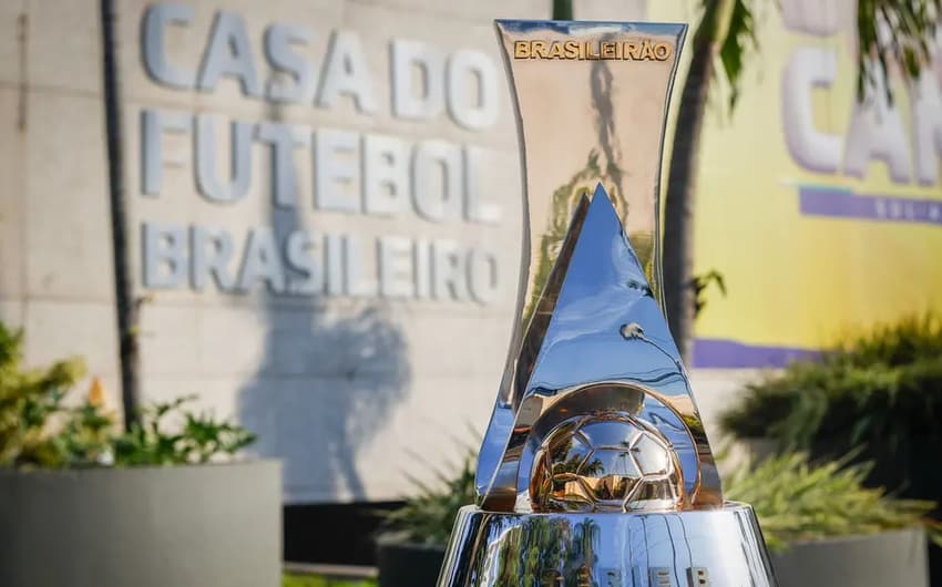 Troféu da Série B na sede da CBF (Foto: Joilson Marconne/CBF)