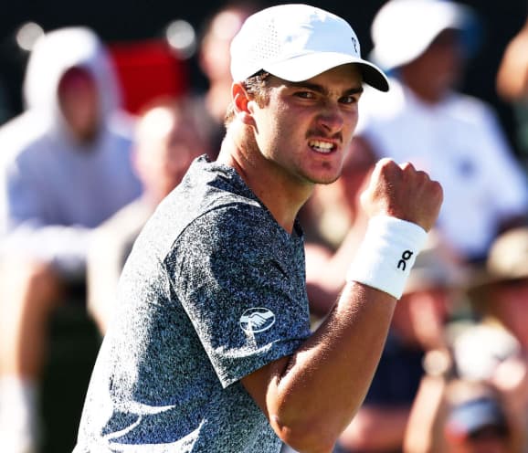 João Fonseca comemora ponto na vitória histórica sobre Khachanov em Indian Wells (Divulgação)